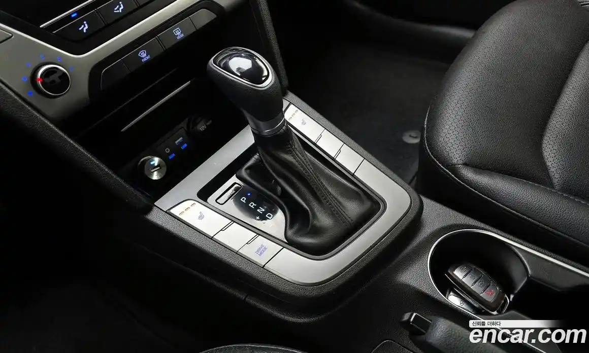 Hyundai Avante 2018 1.6 Автомат в Москве № 530727, фото 9