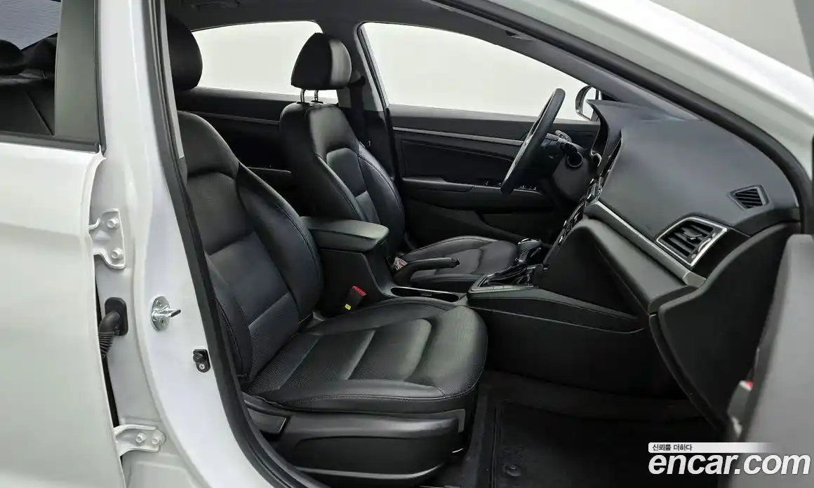 Hyundai Avante 2018 1.6 Автомат в Москве № 530727, фото 10