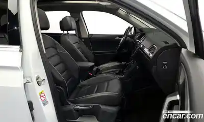 Volkswagen Tiguan 2020 2.0 Автомат в Москве № 531620, миниатюра 11