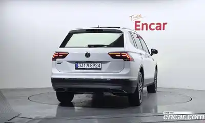 Volkswagen Tiguan 2020 2.0 Автомат в Москве № 531620, миниатюра 4