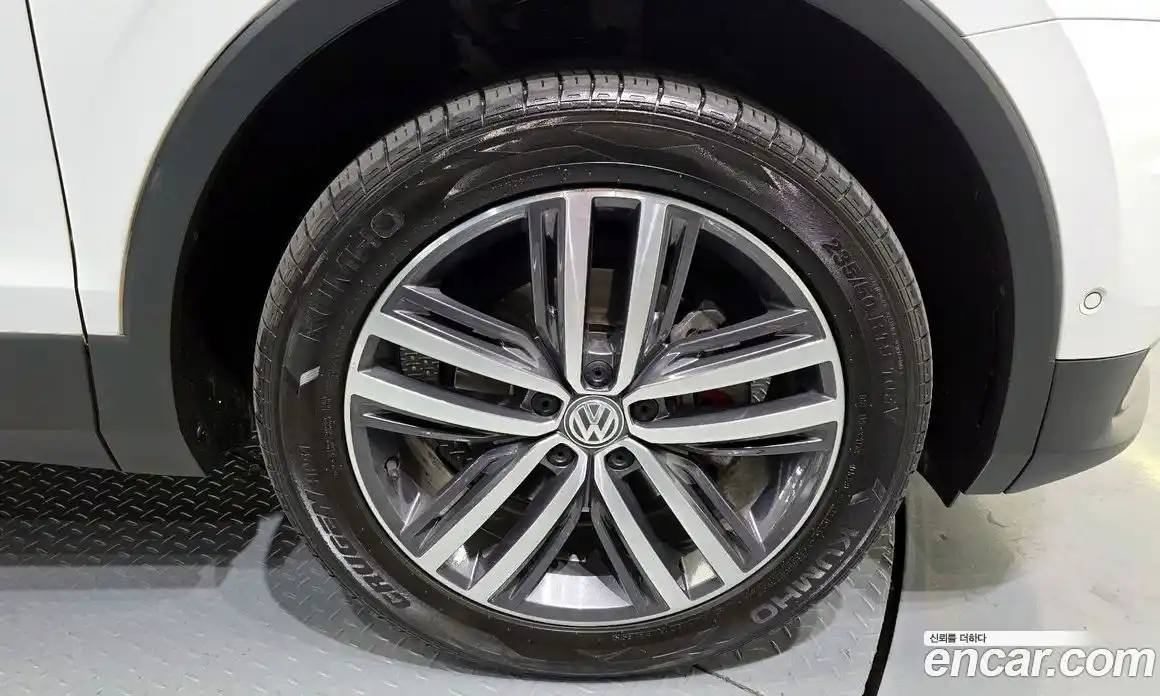 Volkswagen Tiguan 2020 2.0 Автомат в Москве № 531620, фото 5