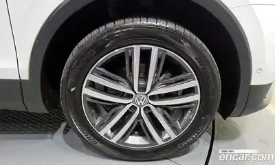 Volkswagen Tiguan 2020 2.0 Автомат в Москве № 531620, миниатюра 5