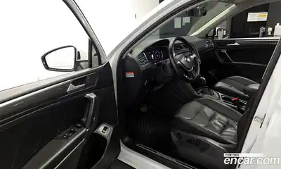 Volkswagen Tiguan 2020 2.0 Автомат в Москве № 531620, миниатюра 10