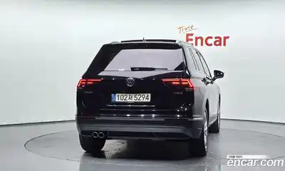 Volkswagen Tiguan 2020 2.0 Автомат в Москве № 532830, миниатюра 4