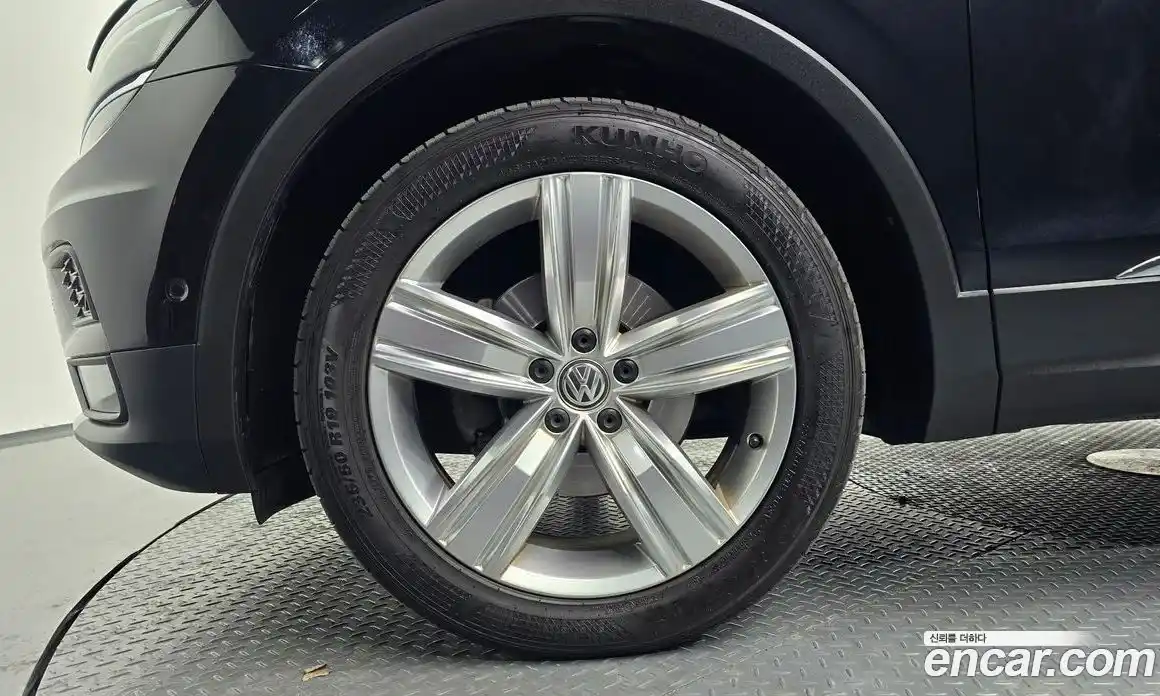 Volkswagen Tiguan 2020 2.0 Автомат в Москве № 532830, фото 5