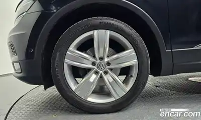 Volkswagen Tiguan 2020 2.0 Автомат в Москве № 532830, миниатюра 5