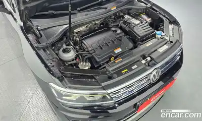 Volkswagen Tiguan 2020 2.0 Автомат в Москве № 532830, миниатюра 6