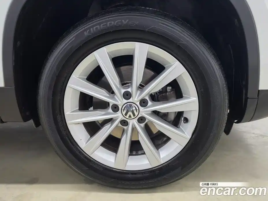 Volkswagen Tiguan 2016 2.0 Автомат в Москве № 534310, фото 18