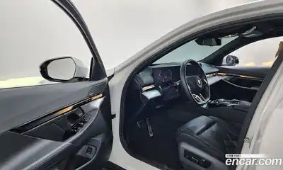 BMW 5-Series 2025 2.0 Автомат в Москве № 537715, миниатюра 10