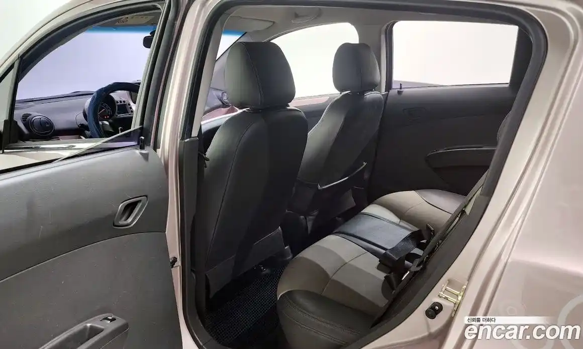 Chevrolet Spark 2012 1.0 Автомат в Москве № 540075, фото 11