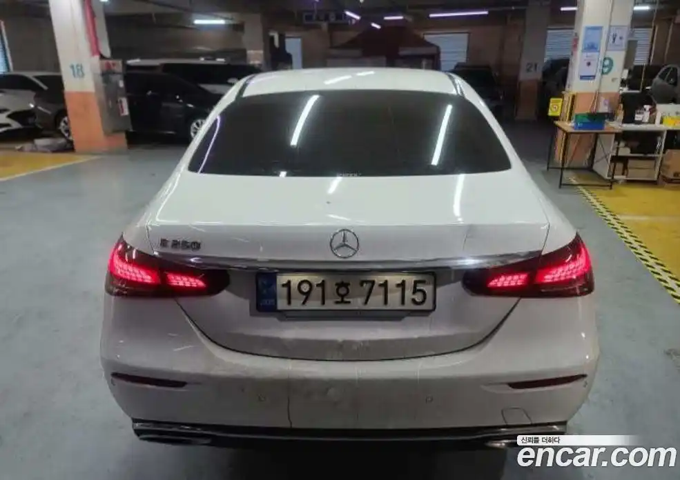 Mercedes-Benz E-Class 2023 2.0 Автомат в Москве № 542016, фото 3