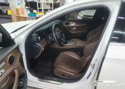 Mercedes-Benz E-Class 2023 2.0 Автомат в Москве № 542016, миниатюра 4