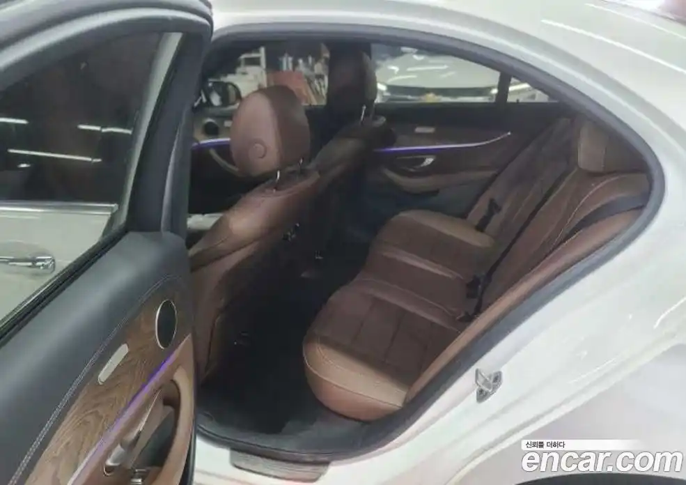 Mercedes-Benz E-Class 2023 2.0 Автомат в Москве № 542016, фото 10