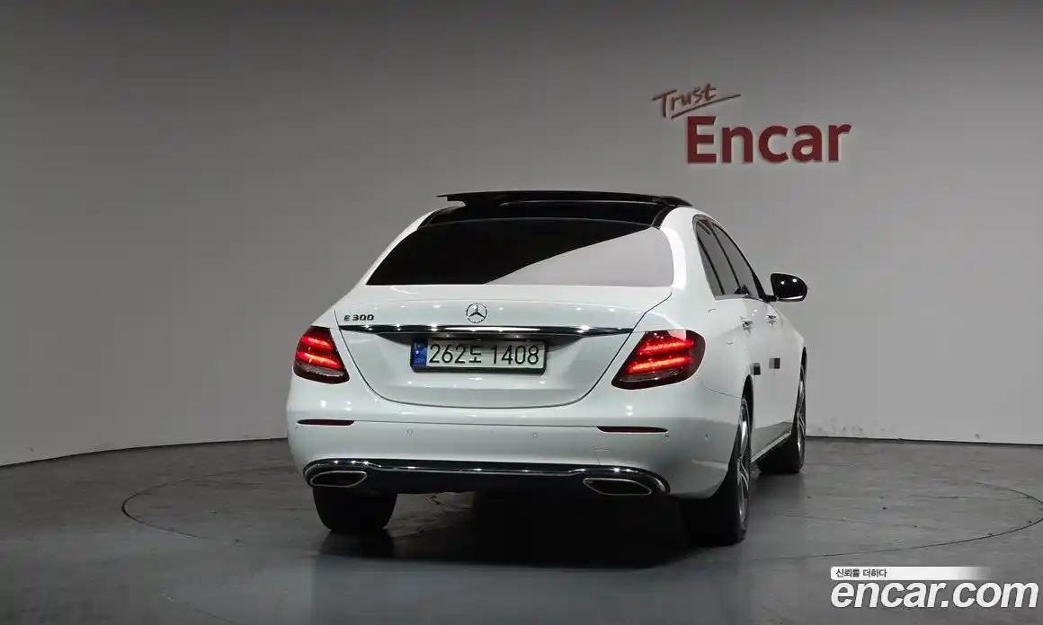 Mercedes-Benz E-Class 2017 2.0 Автомат в Москве № 543514, фото 4