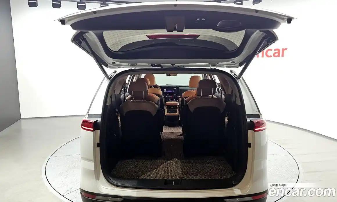 Kia Canival 2023 3.5 Автомат в Москве № 54558, фото 3