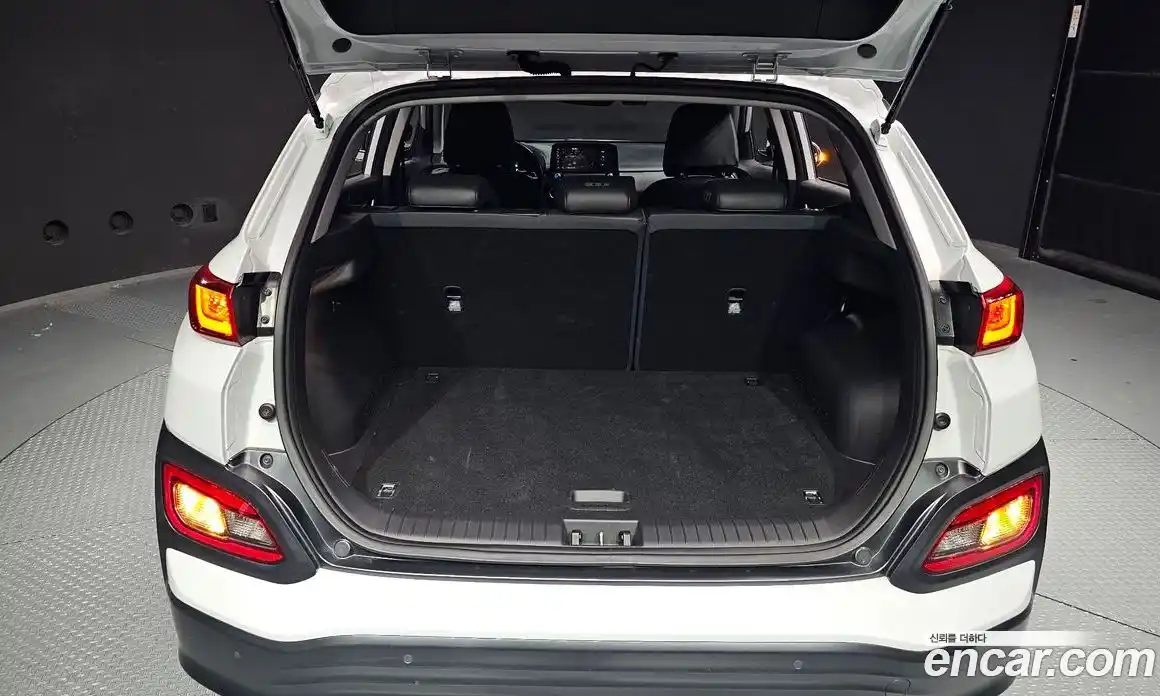 Hyundai Kona 2020 0.2 Автомат в Москве № 8127, фото 20