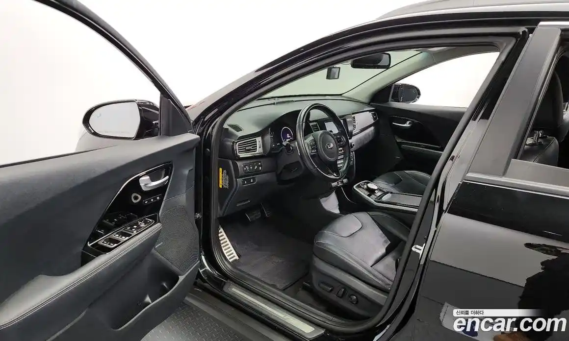 Kia Niro 2021 0.2 Автомат в Москве № 120249, фото 10