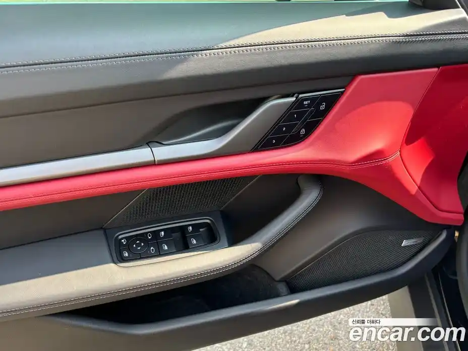 Porsche Taycan 2025 1.0 Автомат в Москве № 164895, фото 17