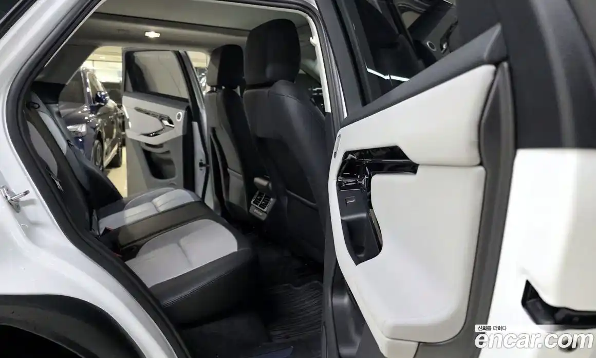 Land Rover Range-Rover Evoque 2025 2.0 Автомат в Москве № 166024, фото 9