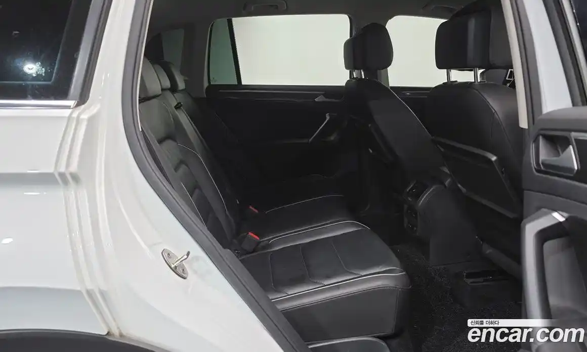 Volkswagen Tiguan 2020 2.0 Автомат в Москве № 168880, фото 3