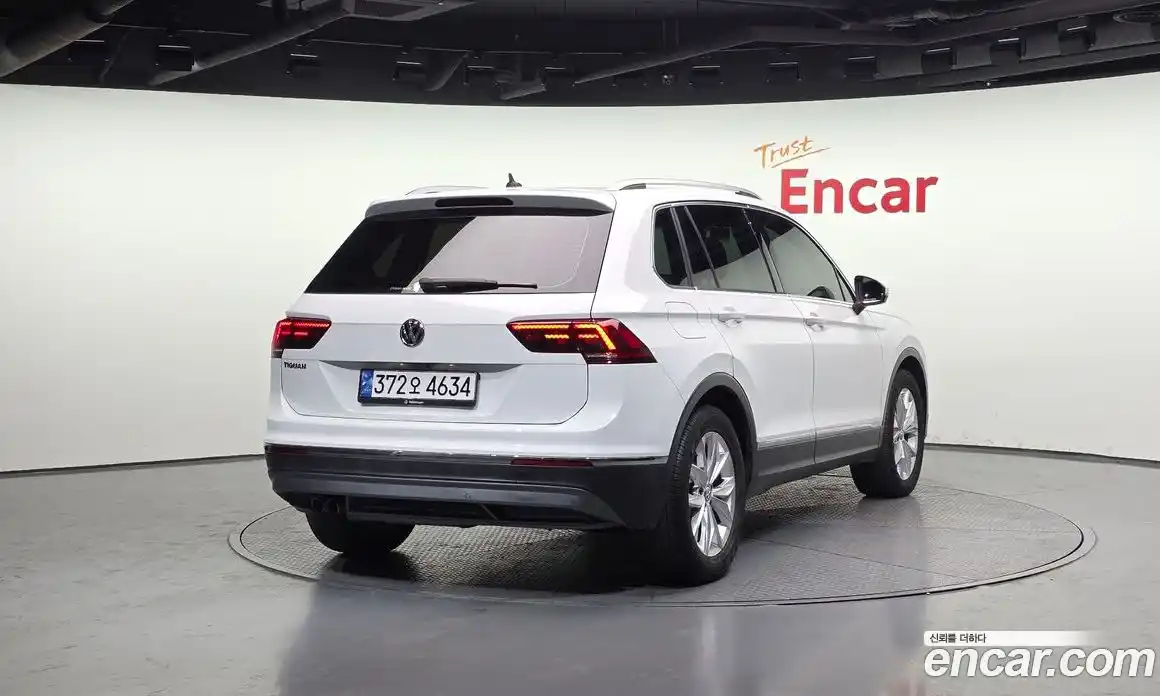 Volkswagen Tiguan 2020 2.0 Автомат в Москве № 168880, фото 7