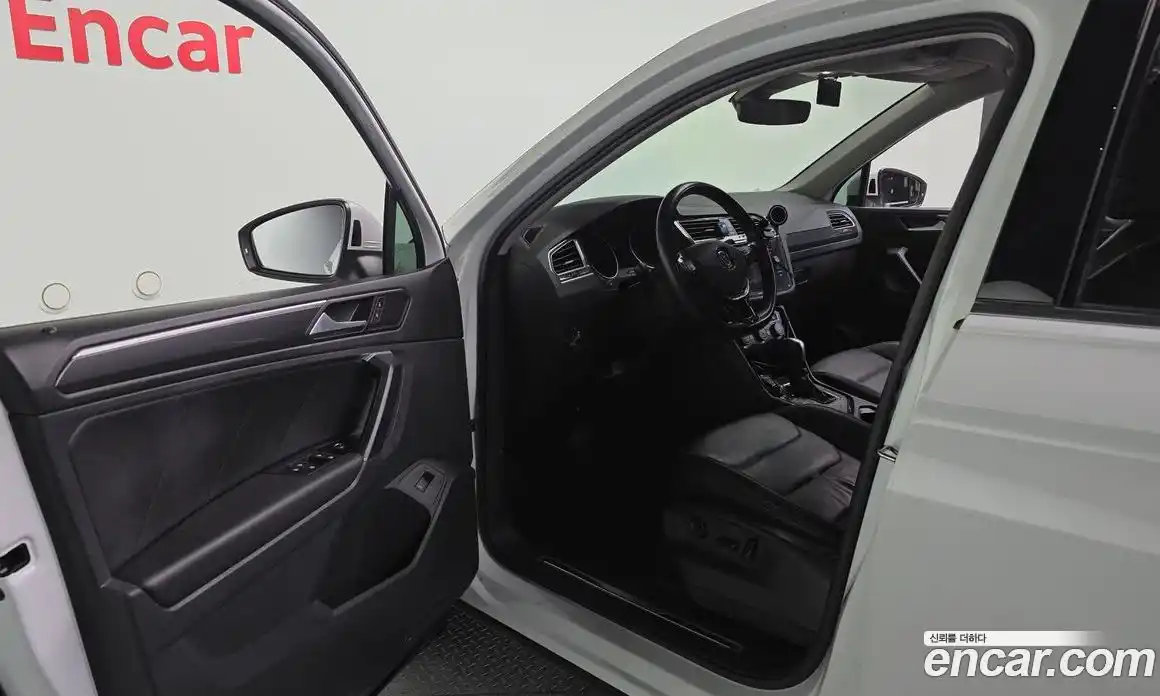 Volkswagen Tiguan 2020 2.0 Автомат в Москве № 168880, фото 10