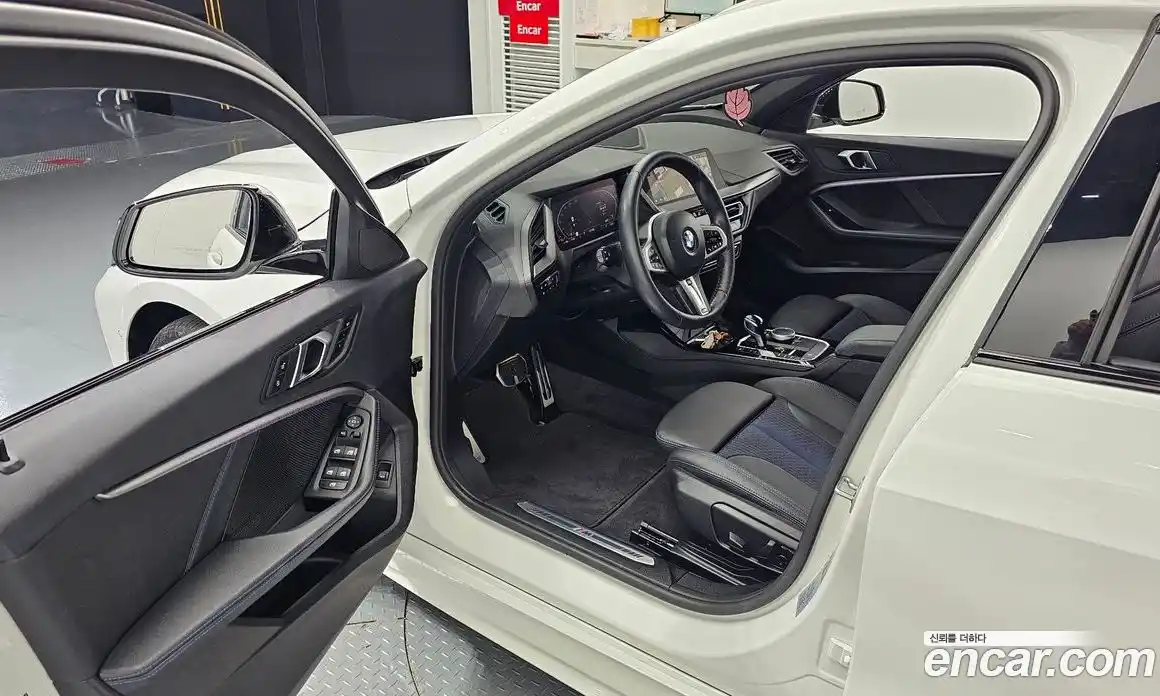 BMW 1-Series 2024 2.0 Автомат в Москве № 187200, фото 1