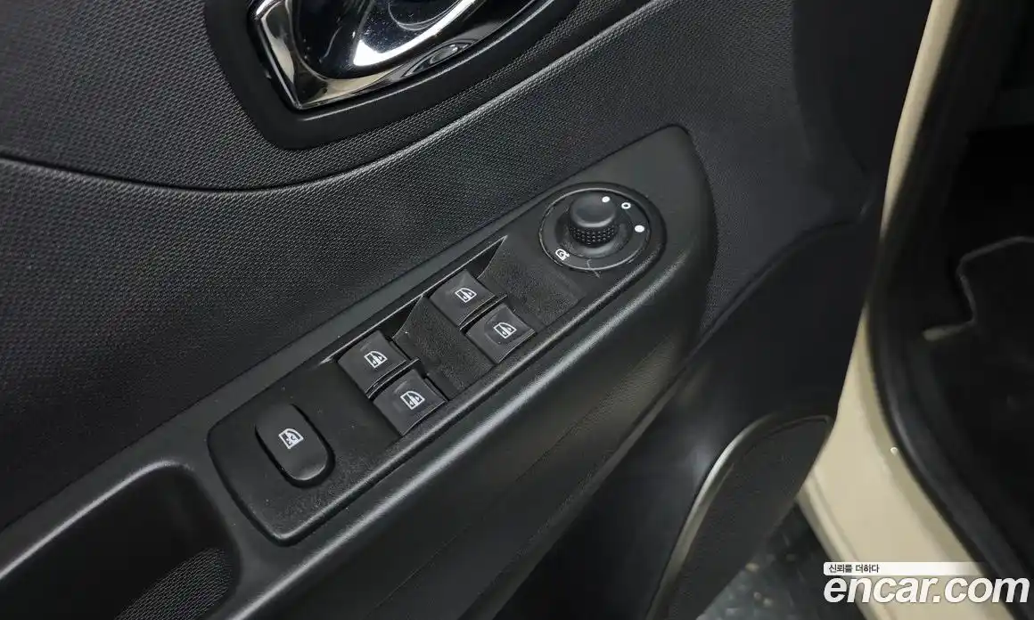 Renault QM3 2015 1.5 Автомат в Москве № 208915, фото 17