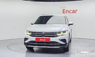 Volkswagen Tiguan 2021 2.0 Автомат в Москве № 215129, миниатюра 3