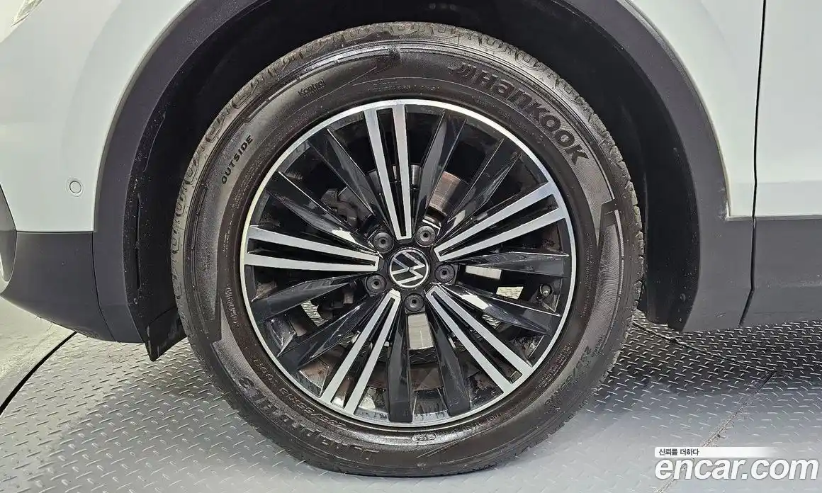 Volkswagen Tiguan 2021 2.0 Автомат в Москве № 215129, фото 5