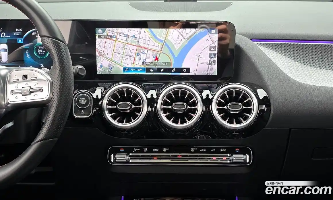 Mercedes-Benz GLA-Class 2023 2.0 Автомат в Москве № 219007, фото 8