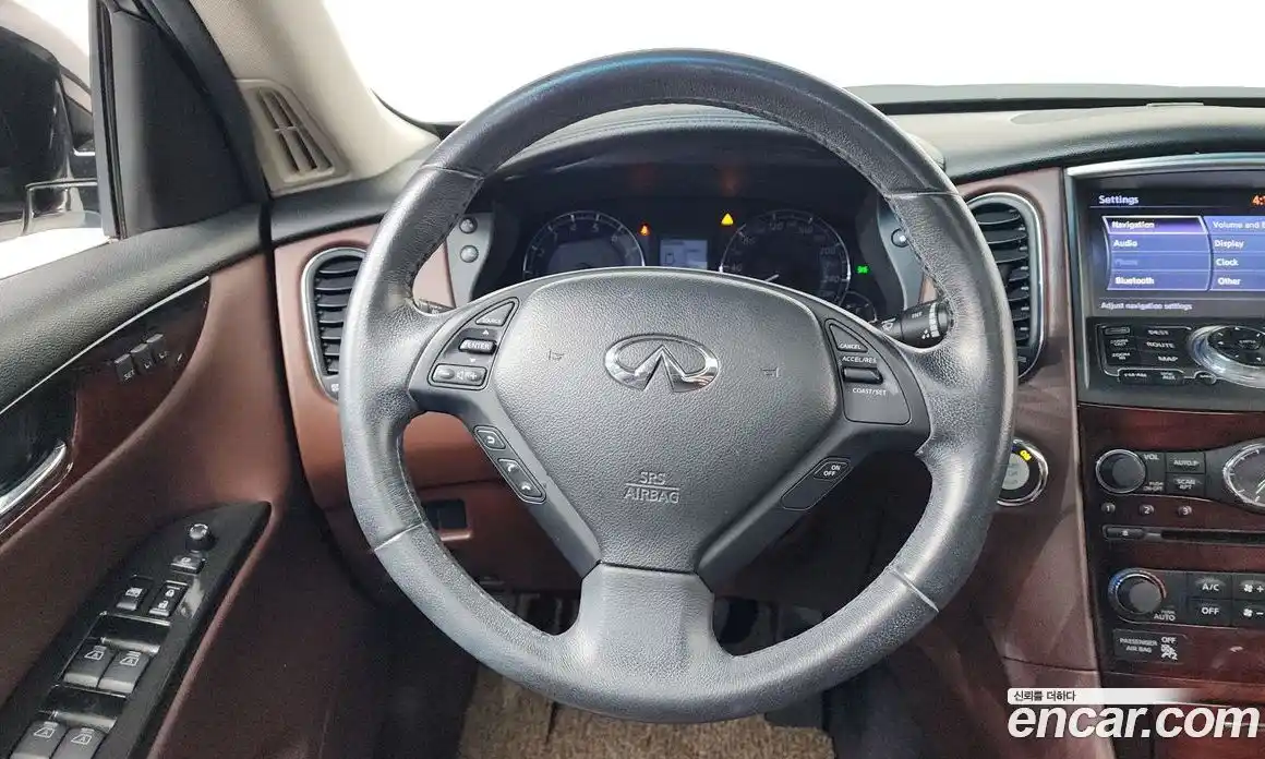 Infiniti QX50 2015 3.7 Автомат в Москве № 256145, фото 17