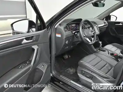 Volkswagen Tiguan 2023 2.0 Автомат в Москве № 334506, миниатюра 11