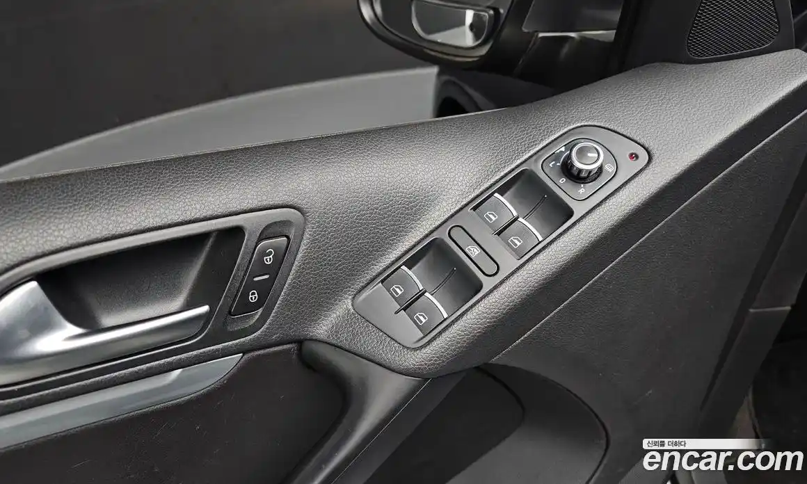 Volkswagen Tiguan 2015 2.0 Автомат в Москве № 400002, фото 17