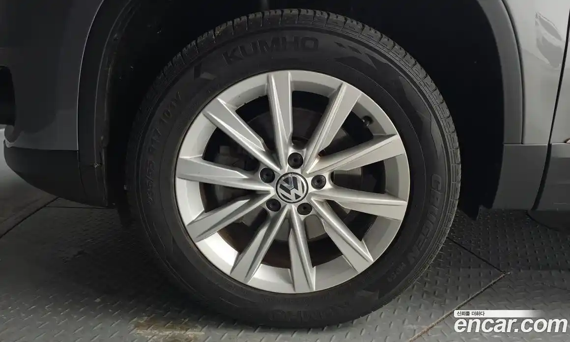 Volkswagen Tiguan 2015 2.0 Автомат в Москве № 400002, фото 5