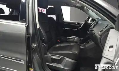 Volkswagen Tiguan 2015 2.0 Автомат в Москве № 400002, миниатюра 10