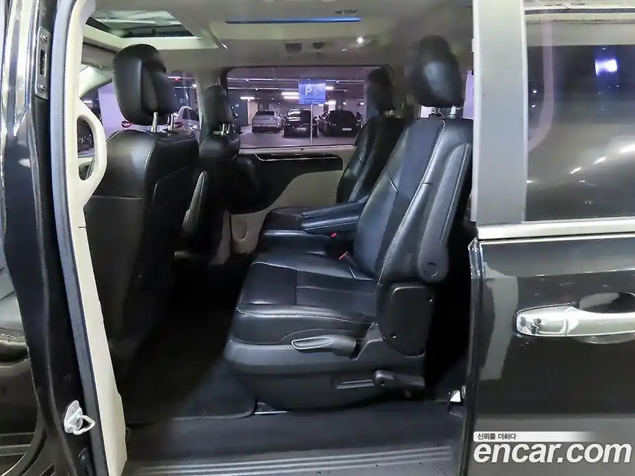 Chrysler Grand Voyager 2014 3.6 Автомат в Москве № 407556, фото 13