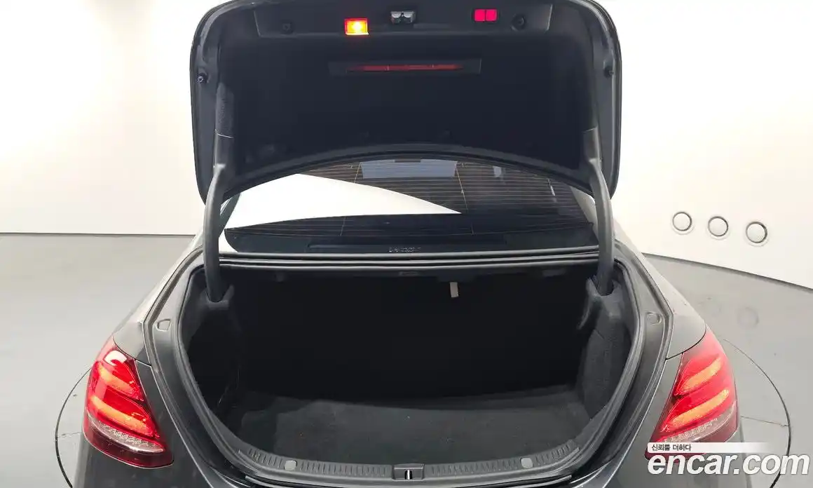 Mercedes-Benz E-Class 2017 2.0 Автомат в Москве № 413480, фото 20