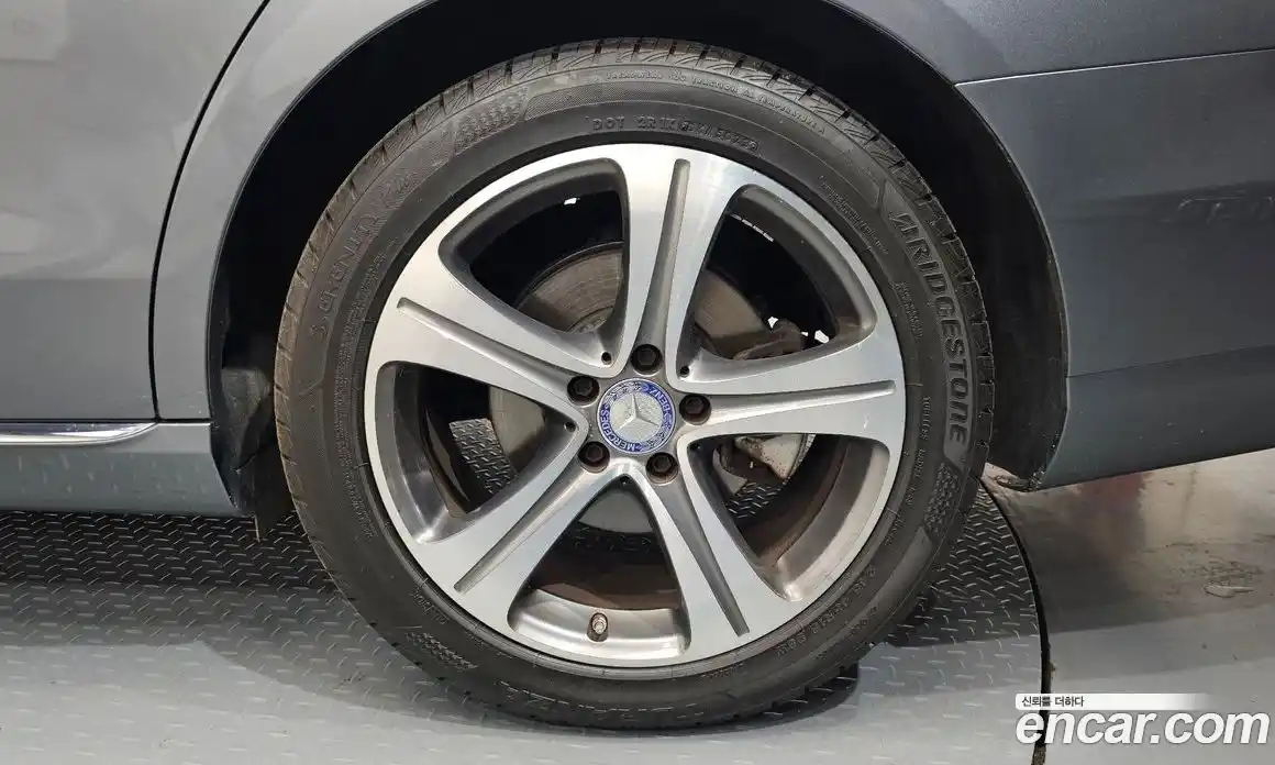 Mercedes-Benz E-Class 2017 2.0 Автомат в Москве № 413480, фото 5