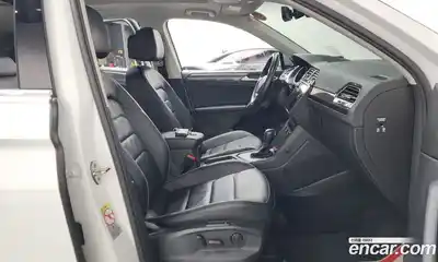 Volkswagen Tiguan 2020 2.0 Автомат в Москве № 472269, миниатюра 11