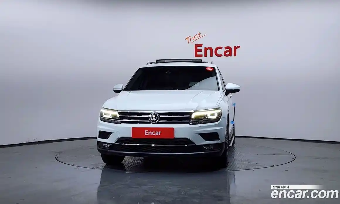 Volkswagen Tiguan 2020 2.0 Автомат в Москве № 472269, фото 3