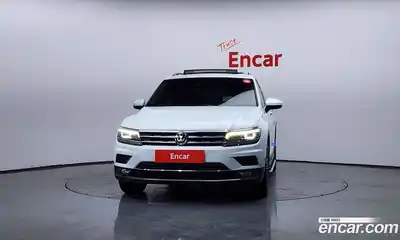 Volkswagen Tiguan 2020 2.0 Автомат в Москве № 472269, миниатюра 3