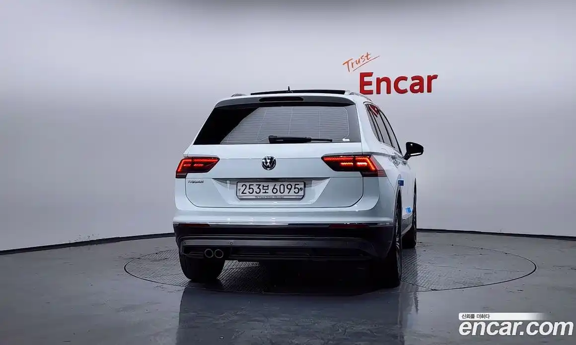 Volkswagen Tiguan 2020 2.0 Автомат в Москве № 472269, фото 4