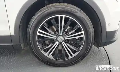 Volkswagen Tiguan 2020 2.0 Автомат в Москве № 472269, миниатюра 5