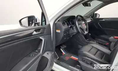 Volkswagen Tiguan 2020 2.0 Автомат в Москве № 472269, миниатюра 10