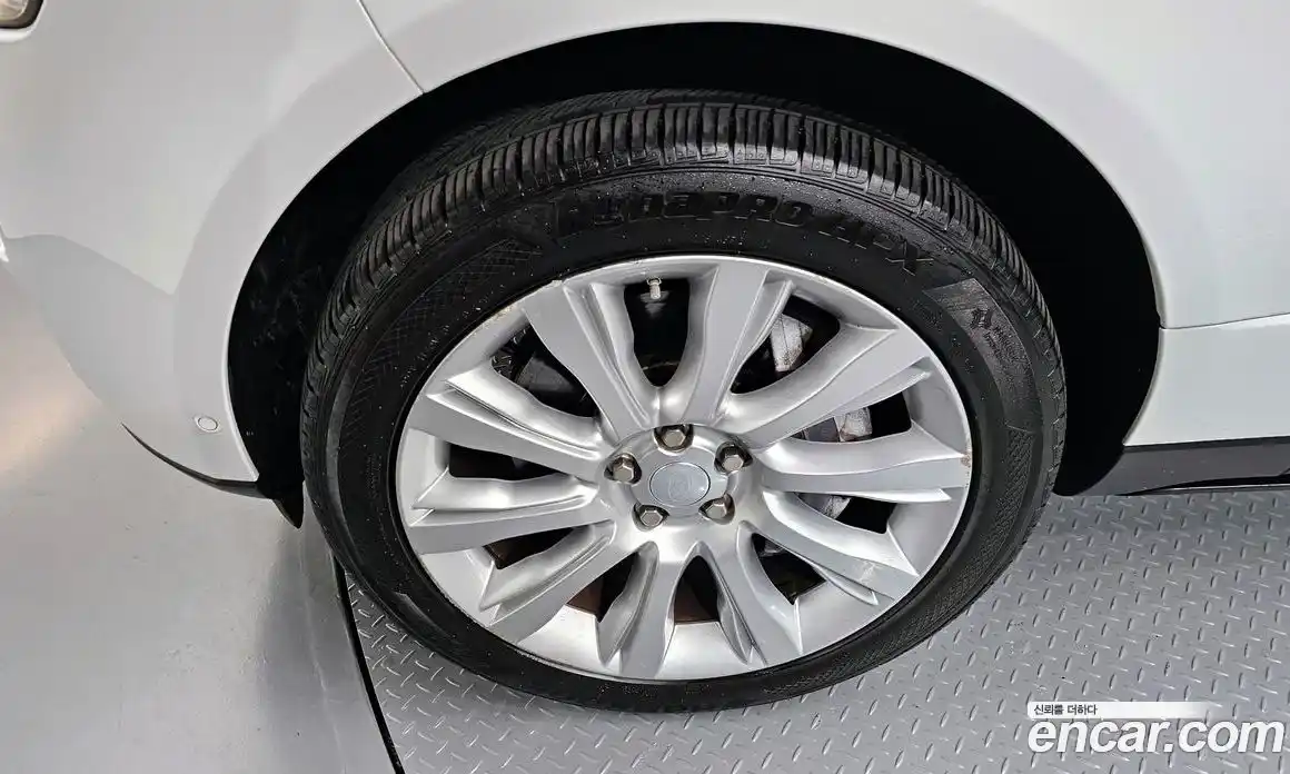 Land Rover Range-Rover 2016 5.0 Автомат в Москве № 498779, фото 5