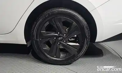 Hyundai Avante 2023 1.6 Автомат в Москве № 517914, миниатюра 5