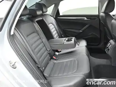 Volkswagen Passat 2018 2.0 Автомат в Москве № 521362, миниатюра 12