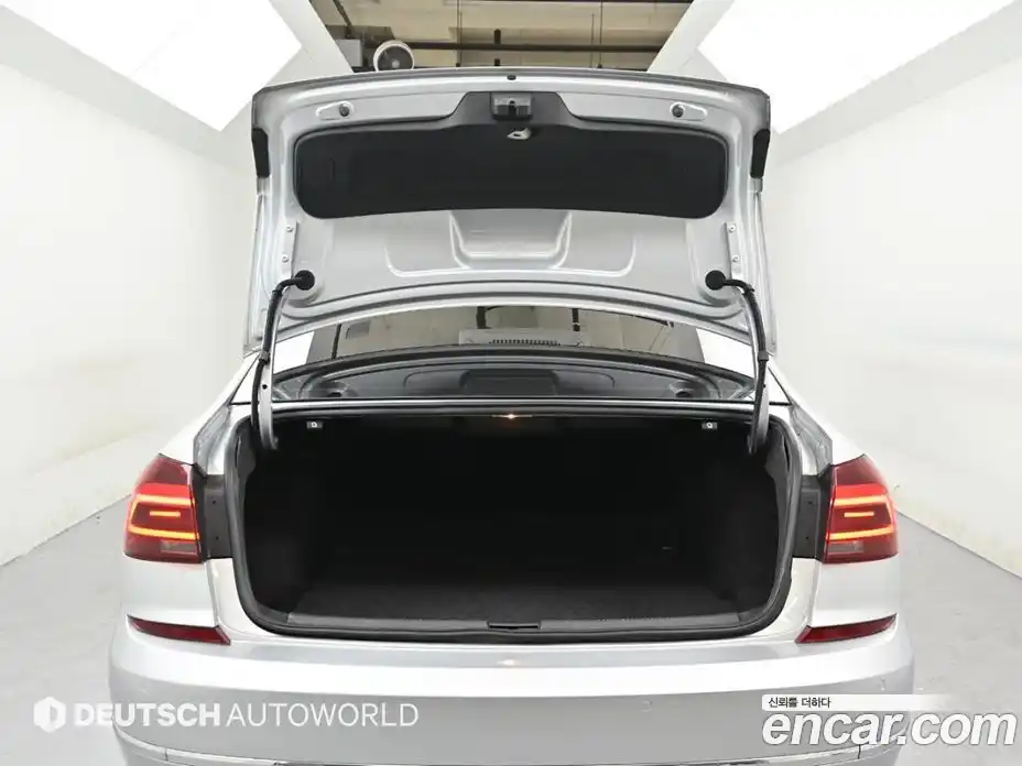 Volkswagen Passat 2018 2.0 Автомат в Москве № 521362, фото 19