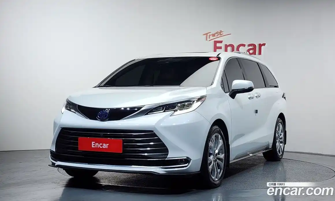 Toyota Sienna 2023 2.5 Автомат в Москве № 535498, фото 1